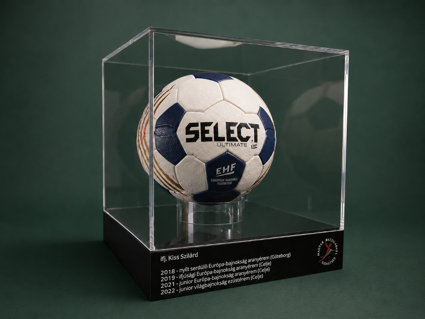 Display búra — egyedi méretű plexi búra